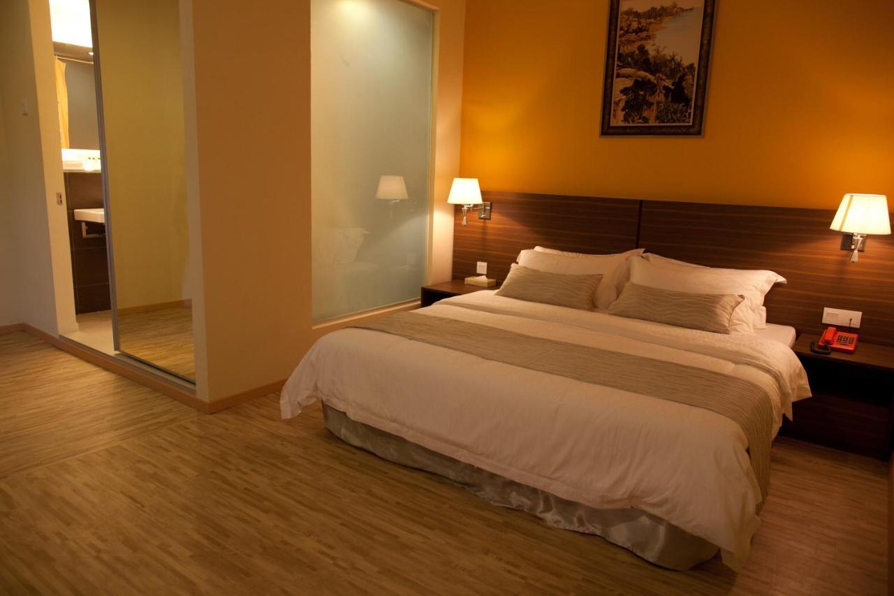 Pine Tree Hotel Batu Pahat Buitenkant foto