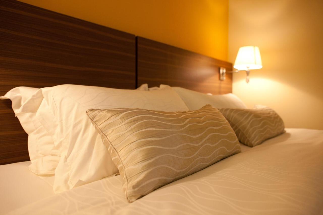 Pine Tree Hotel Batu Pahat Buitenkant foto