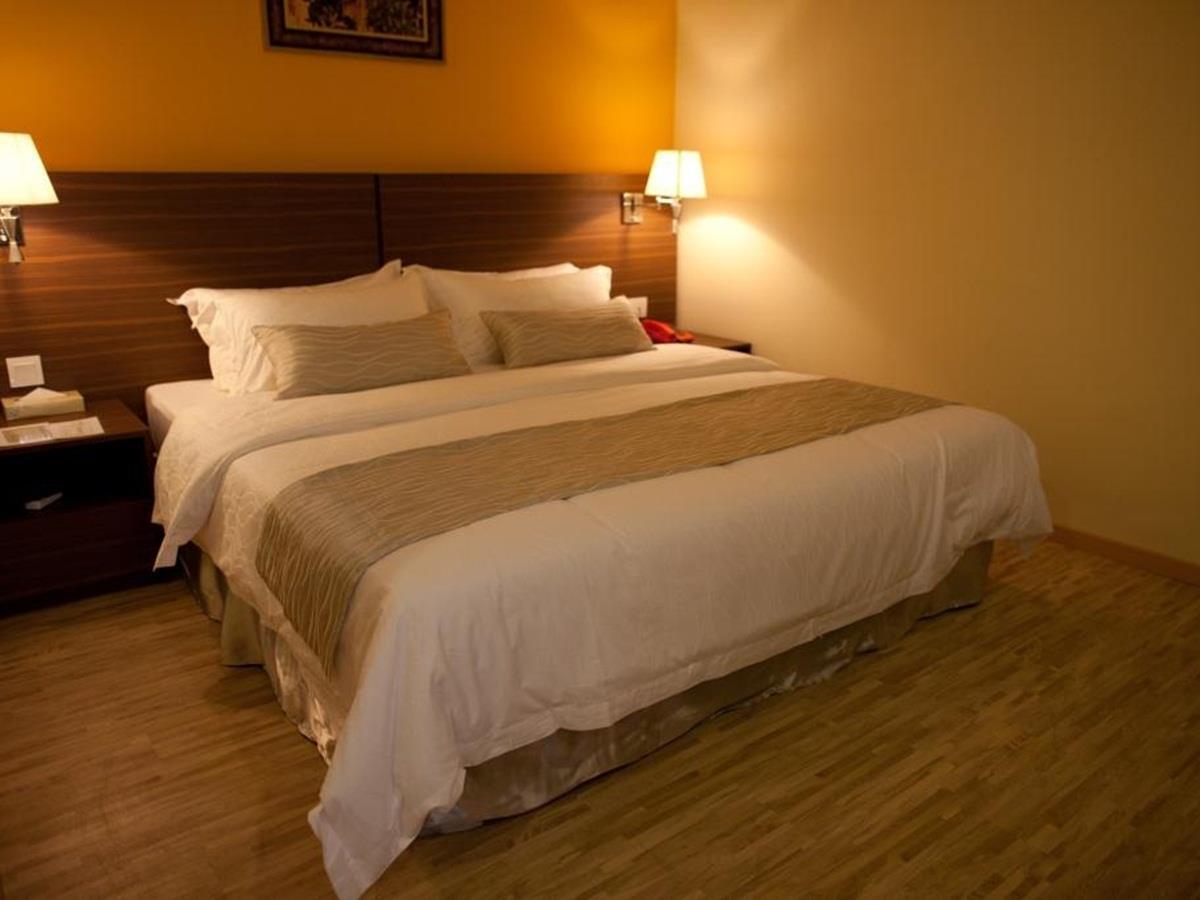 Pine Tree Hotel Batu Pahat Buitenkant foto