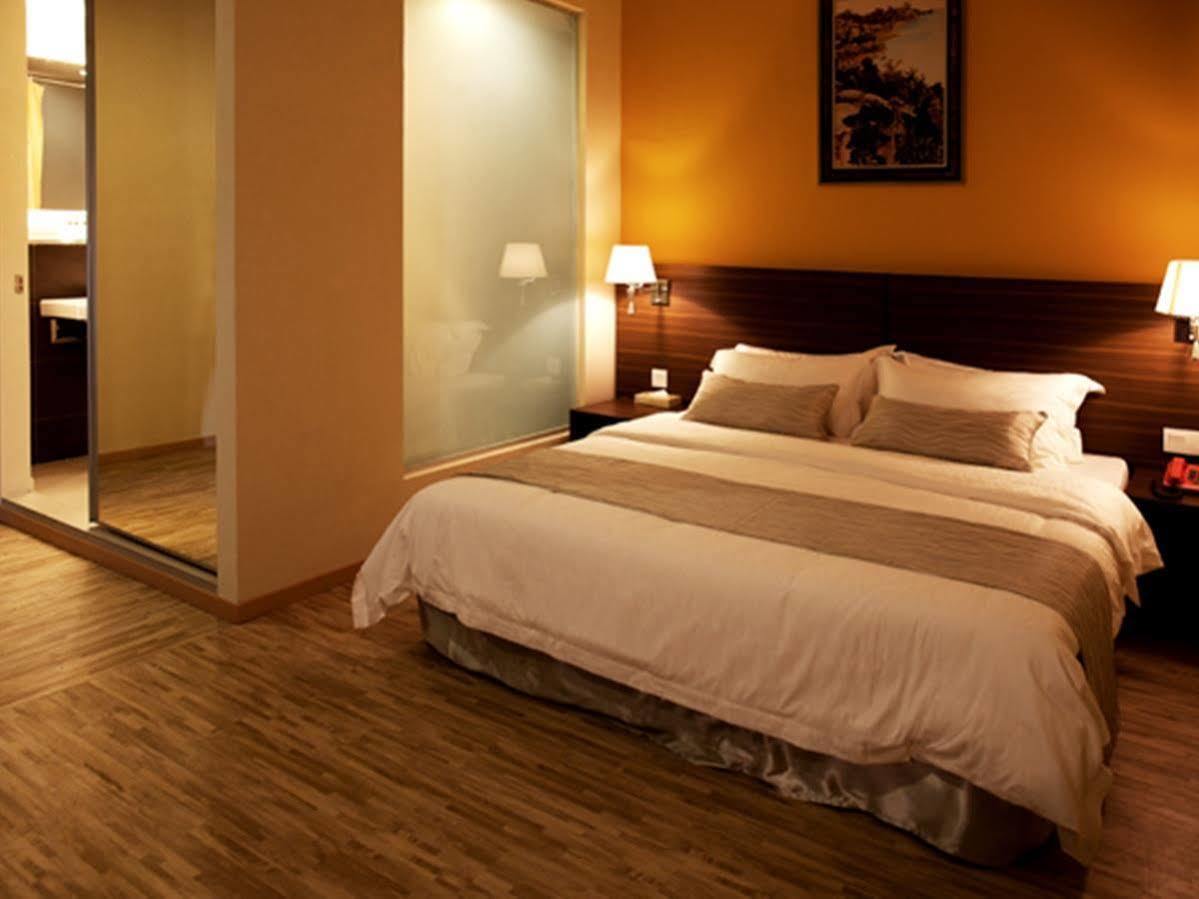 Pine Tree Hotel Batu Pahat Buitenkant foto