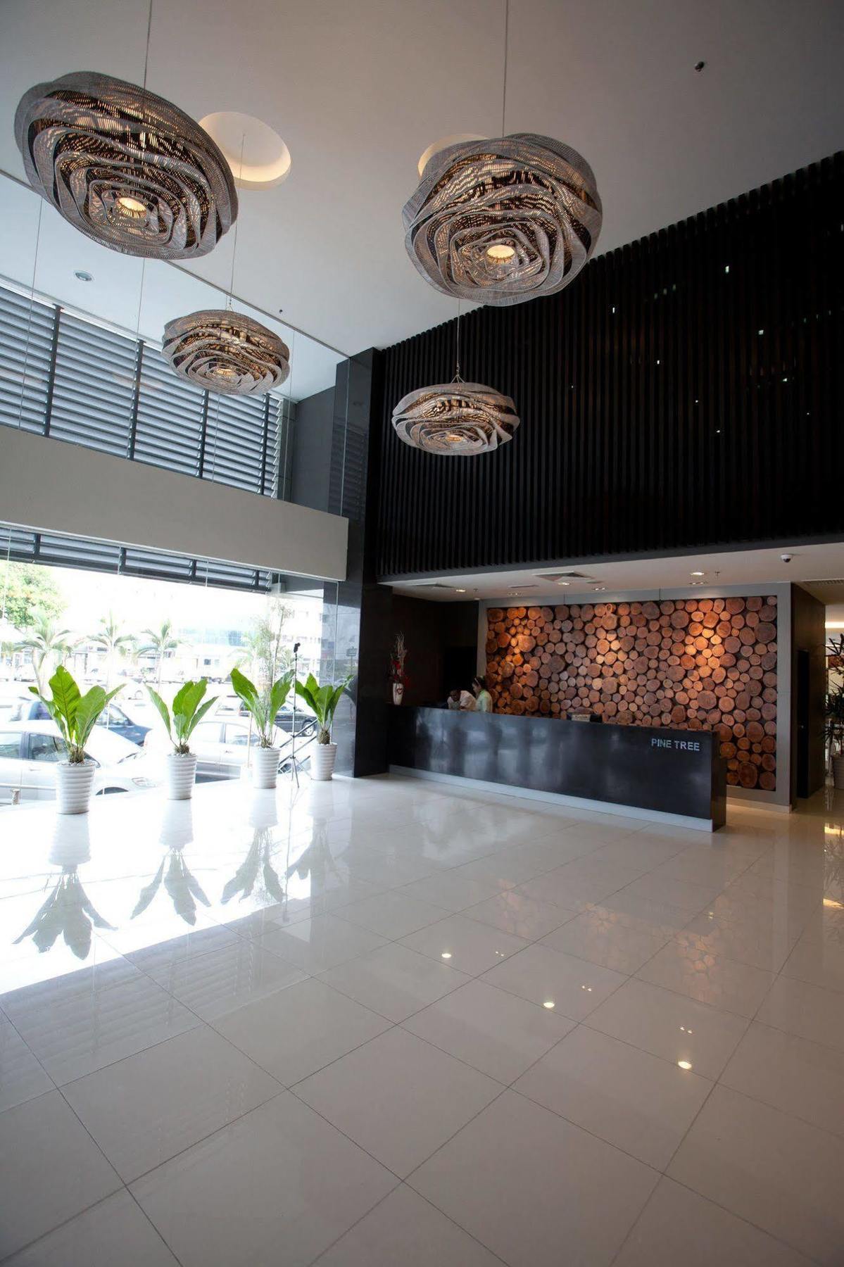 Pine Tree Hotel Batu Pahat Buitenkant foto