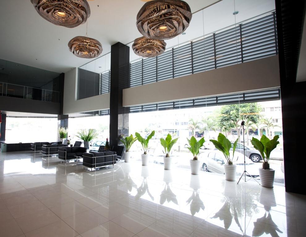 Pine Tree Hotel Batu Pahat Buitenkant foto